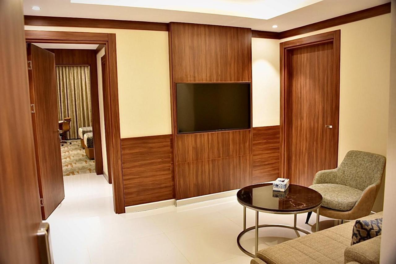 Royal Vista Hotel ‘Ibrī Εξωτερικό φωτογραφία