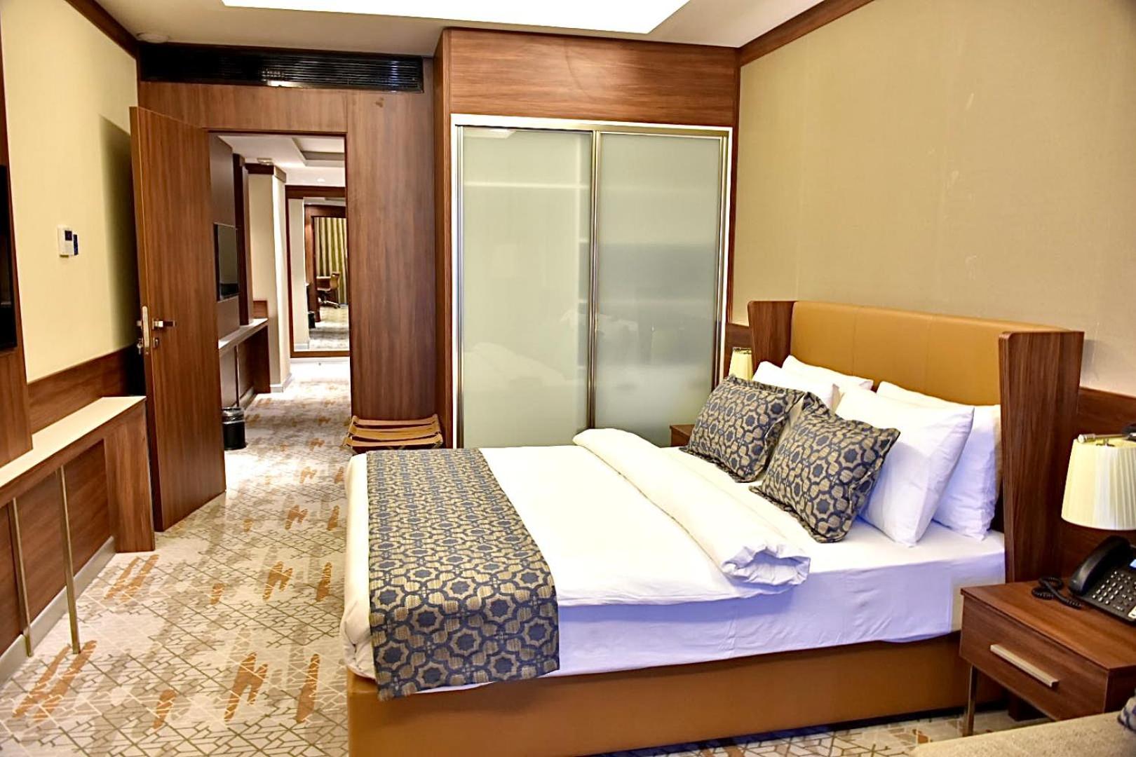 Royal Vista Hotel ‘Ibrī Εξωτερικό φωτογραφία