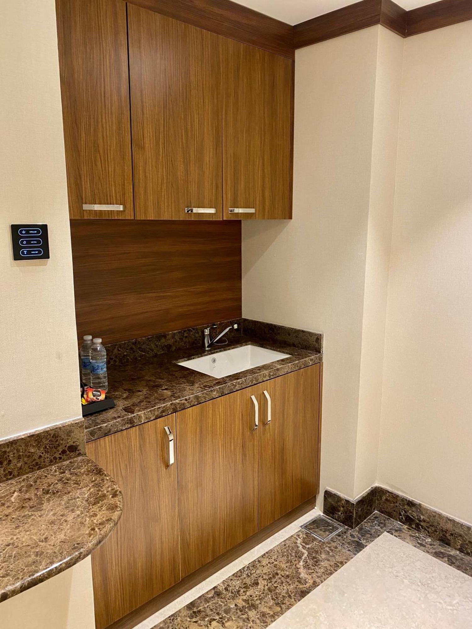 Royal Vista Hotel ‘Ibrī Εξωτερικό φωτογραφία